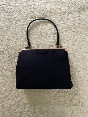 Gorgeous vintage satin kiss clasp handbag with coin purse
